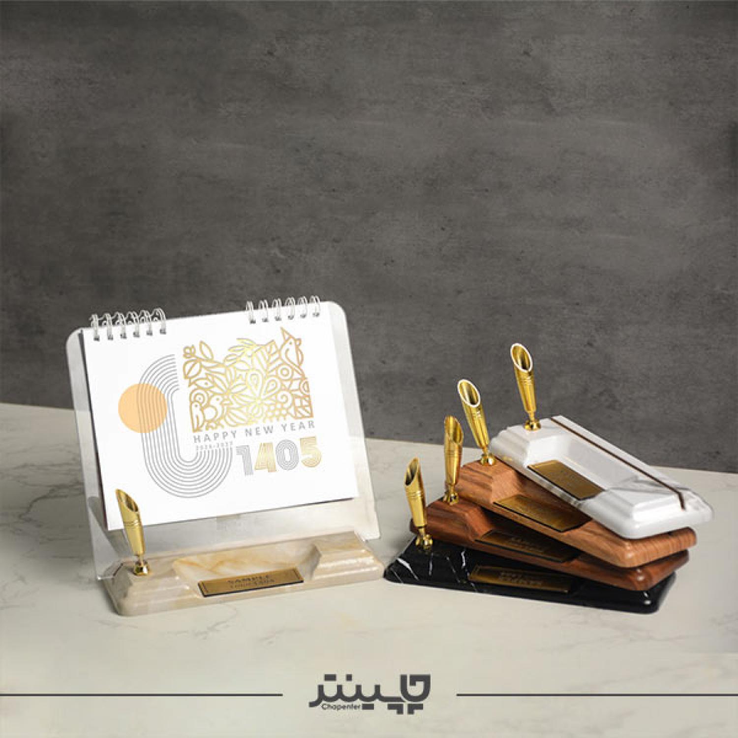 تقویم رومیزی پایه چوبی و پلکسی